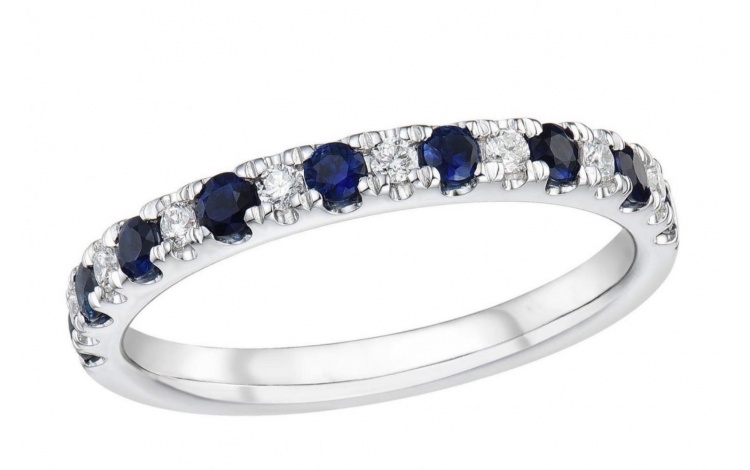 Wit gouden ring met blauwe saffieren